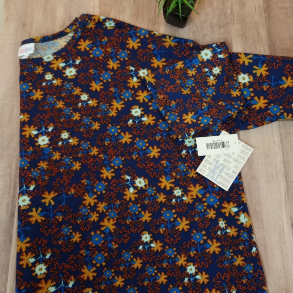 New with tags lularoe Irma size extra large